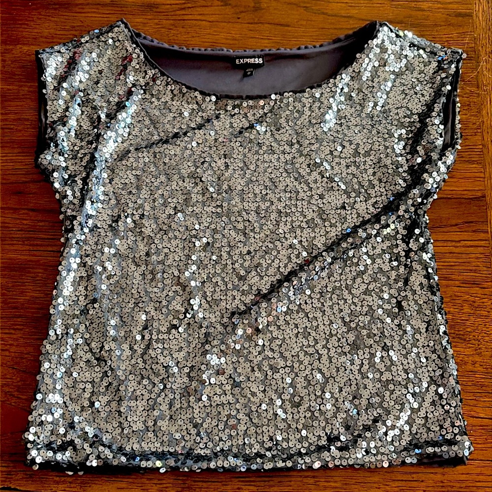 EXPRESS EUC Women’s silver sequin top. Size XS